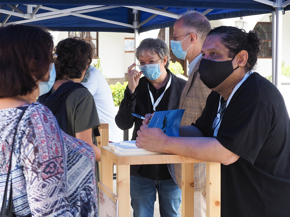 Stefania_Mucci_Primera-firma-de-ejemplares_hispanoamericano_de_escritores_2020-7