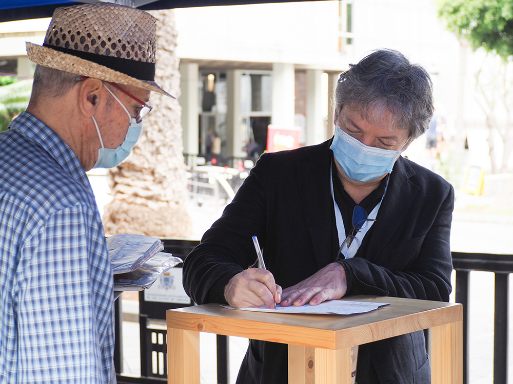 Stefania_Mucci_Primera-firma-de-ejemplares_hispanoamericano_de_escritores_2020-8