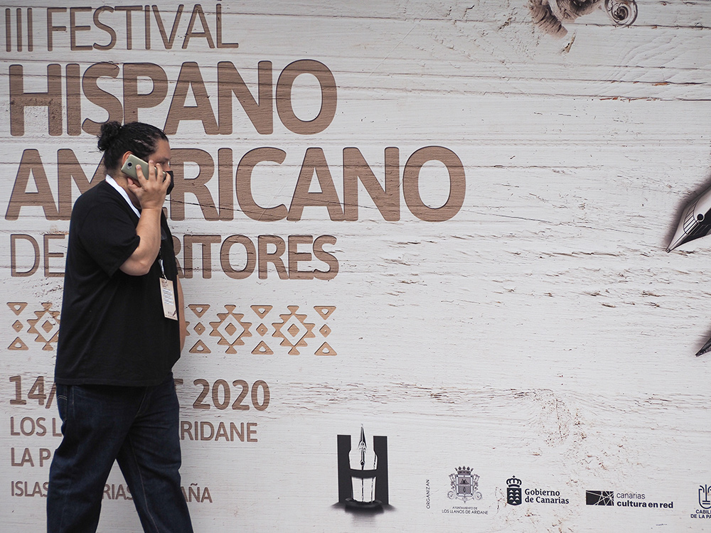 Stefania_Mucci_Primera-firma-de-ejemplares_hispanoamericano_de_escritores_2020-9