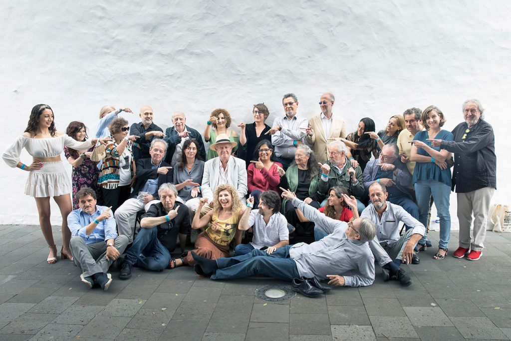 Foto de grupo en la plaza de España de Los Llanos de Aridane